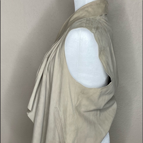 Vest - Picture 3 of 5